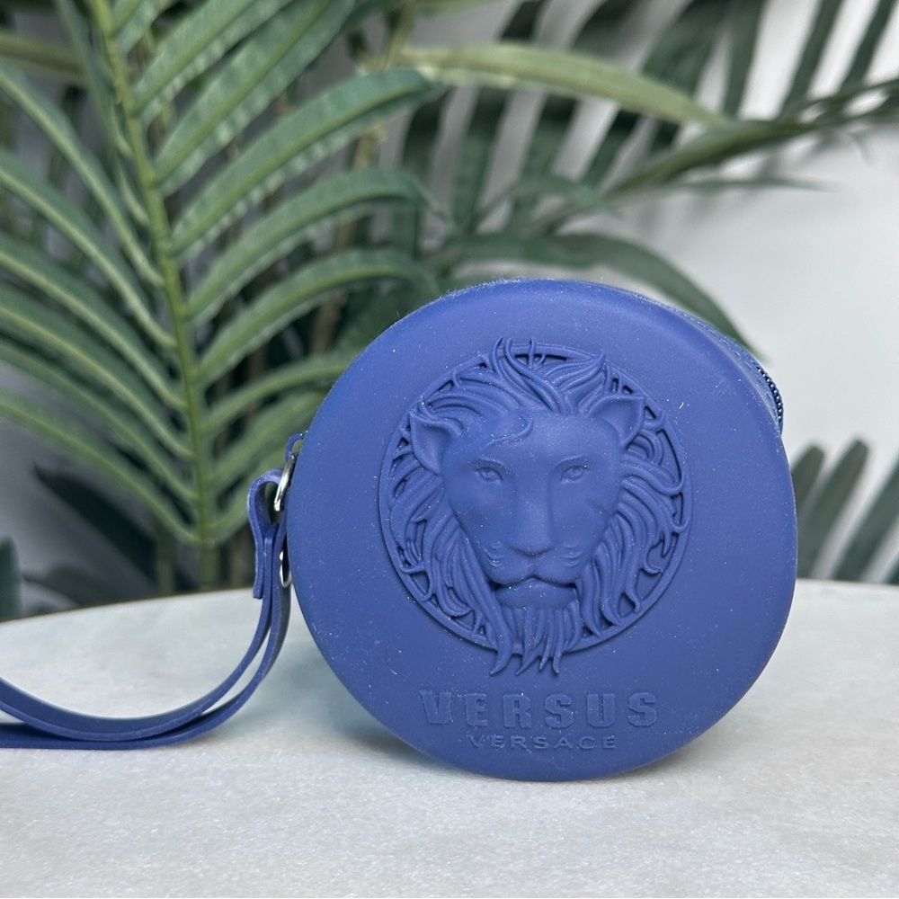 NWT Versace Versus Tokyo R Silicone Midnight Blue Silicone Watch with Case - Picture 2 of 7